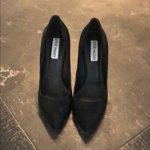 Women’s suede pumps